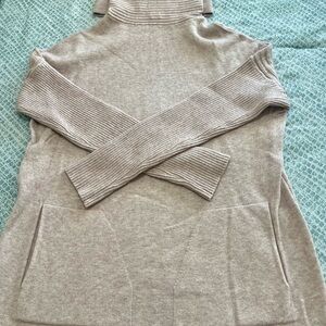 Mi Women's Turtleneck Sweater - Soft Pink with Front Pockets